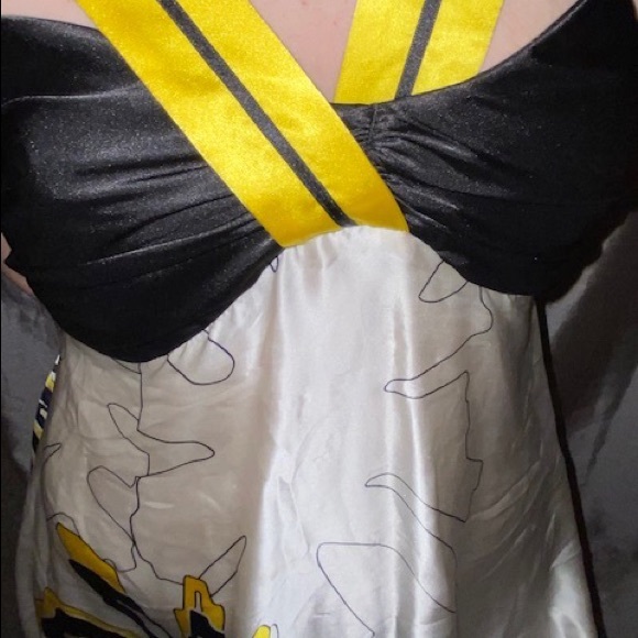 Gorgeous silk dress with beautiful detail - Picture 4 of 5